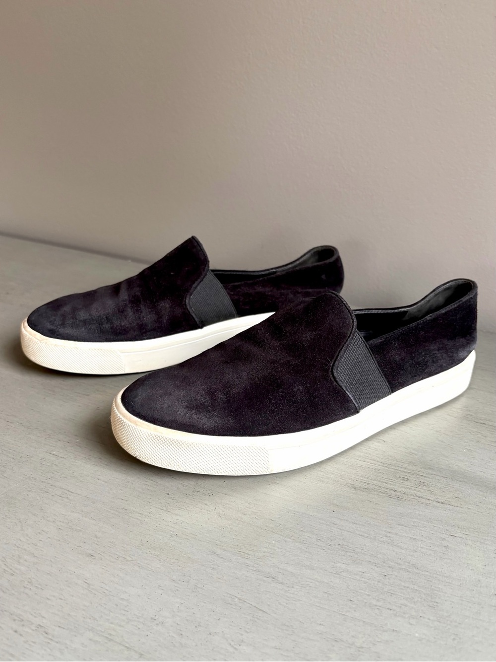 Vince Black Suede Leather Slip-On Sneakers Shoe White Sole Women Size 8.5 Casual